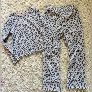 Cuddl Duds Kids Pajama Set in Gray and Pink Leopard